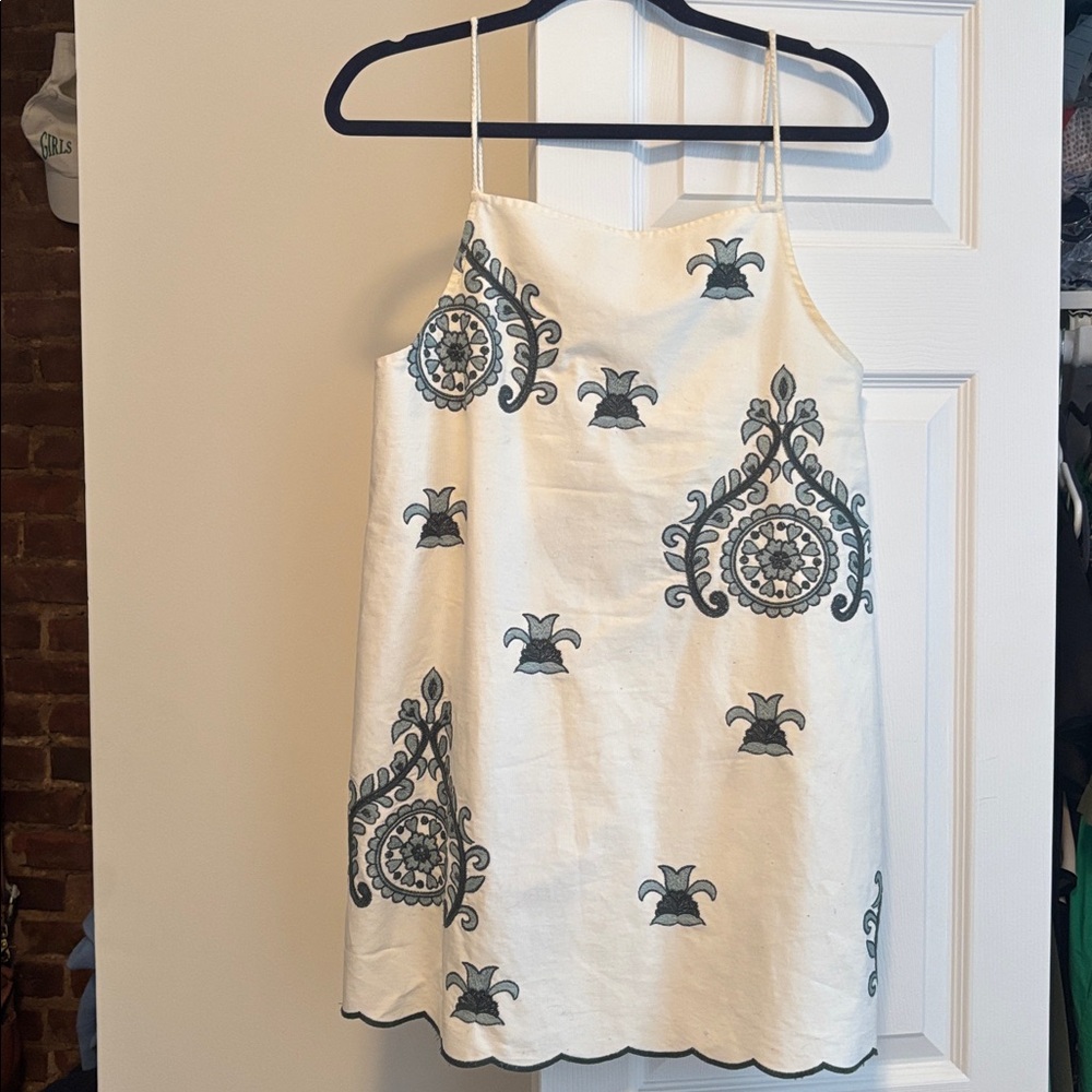 NWT ZARA White/Green Embroidered Scallop Hem Mini Dress M